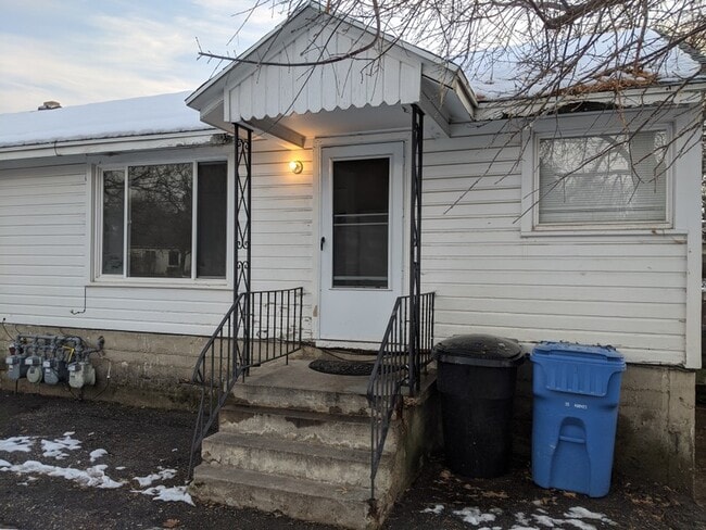 Building Photo - 2220 E 4500 S