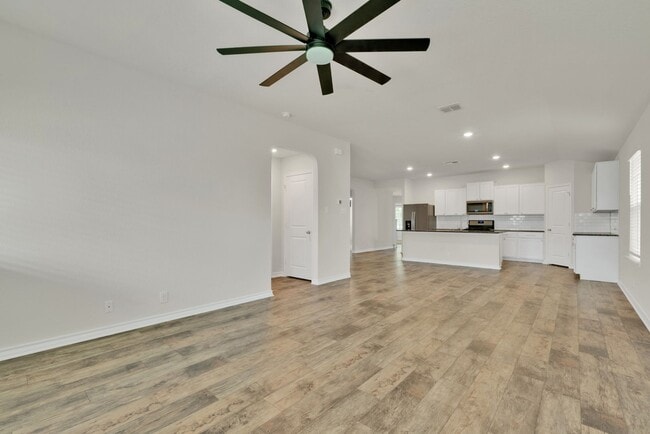 Building Photo - Charming 4-Bedroom Home in Redbird Ranch – Resort-Style Amenities & Prime Location!