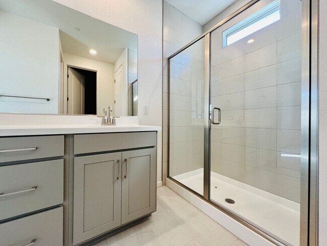 Building Photo - s 4 bedroom 2.5 Bathrooms with Loft, home ...