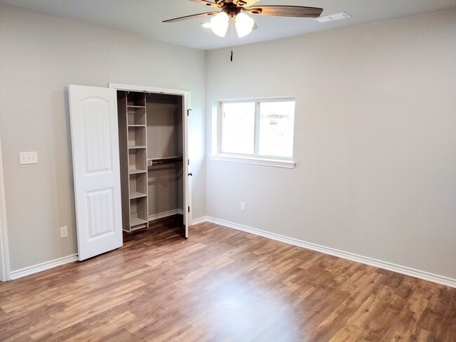 Building Photo - Newly constructed 3/2/1 in Sanger