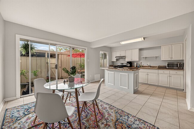 Building Photo - 6404 Burgoyne Rd