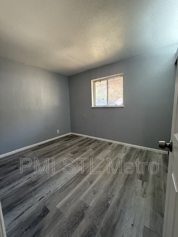 Building Photo - 10816 Spring Garden Dr