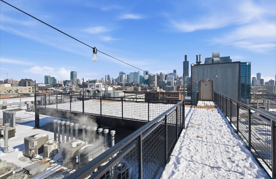 Building Photo - 1224 W Van Buren St