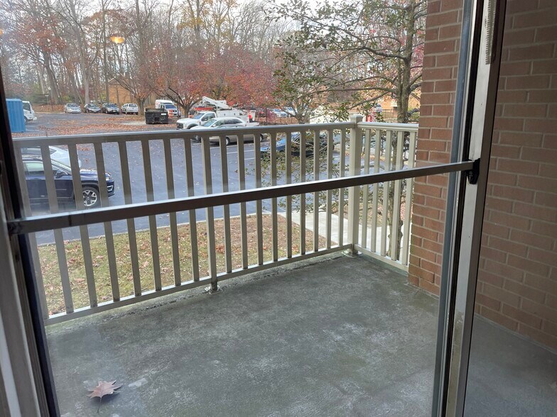 Building Photo - 300 WINDING Way