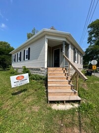Building Photo - Four Bedroom Available August in Delphi