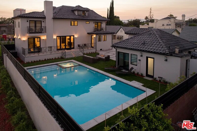 Building Photo - 300 N Plymouth Blvd