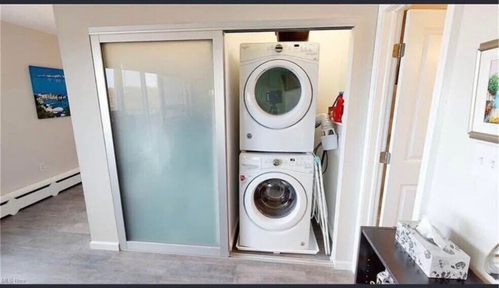 Building Photo - 11811 Lake Ave