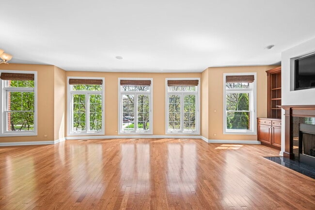 Building Photo - 1813 Admiral Ct