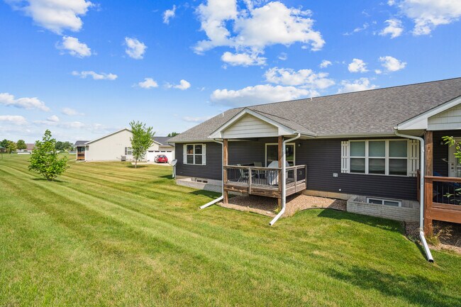 Building Photo - 3016 Sherwood Dr