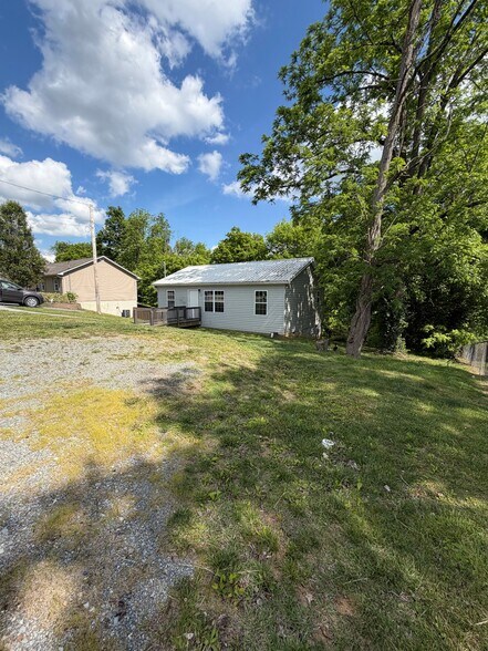 Building Photo - 144 Faith Cir