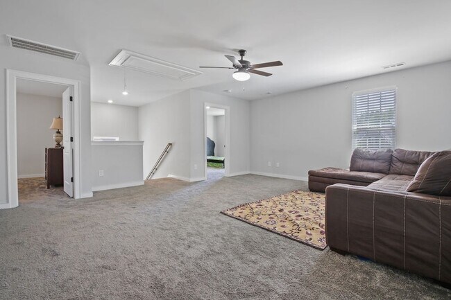 Building Photo - 917 Plowson Rd