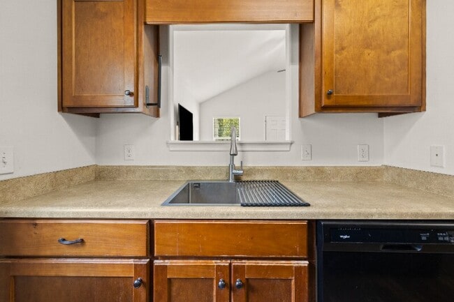 Building Photo - 16 Ristona Dr