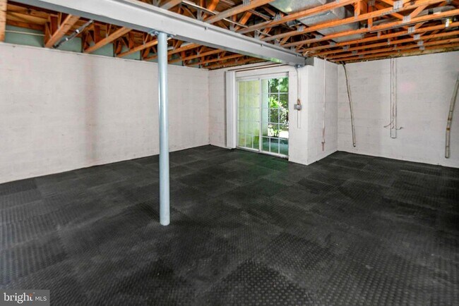 Building Photo - 50 Grant Way