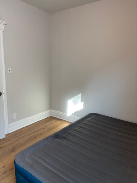 Middle bedroom - 233 21st St