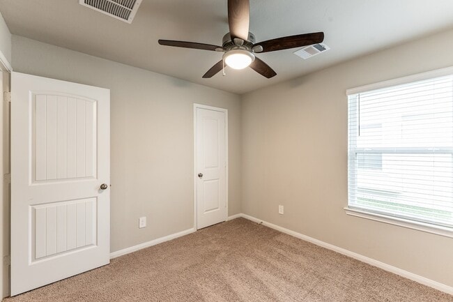 Building Photo - 207 Black Bear Dr