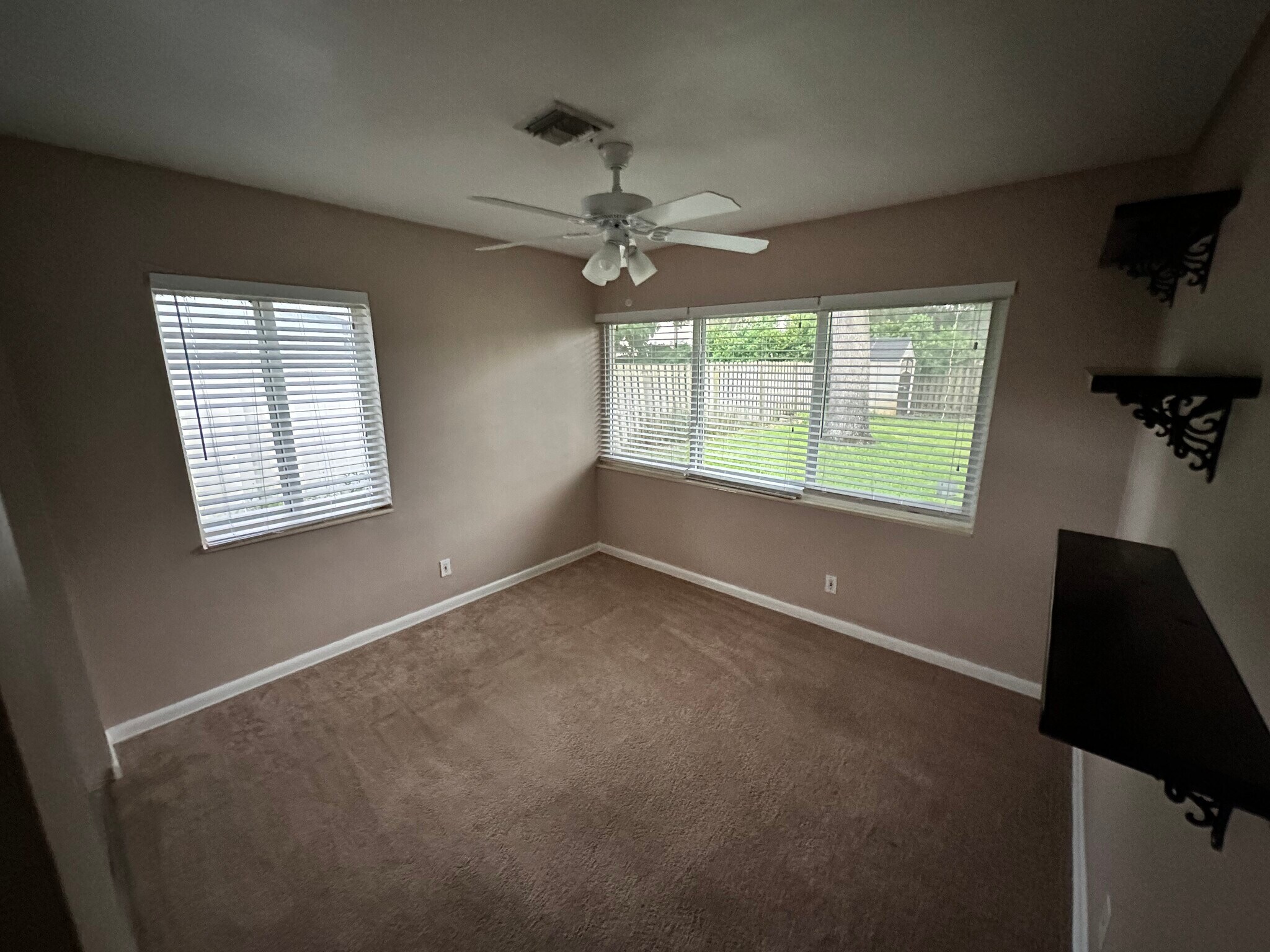 Building Photo - 825 Buttonwood Rd