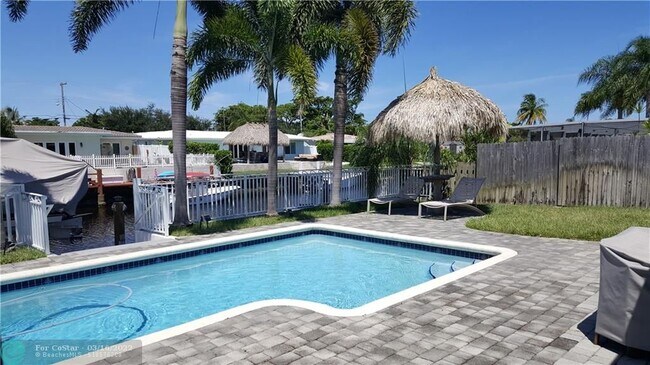 Building Photo - 191 SE 9th Ct