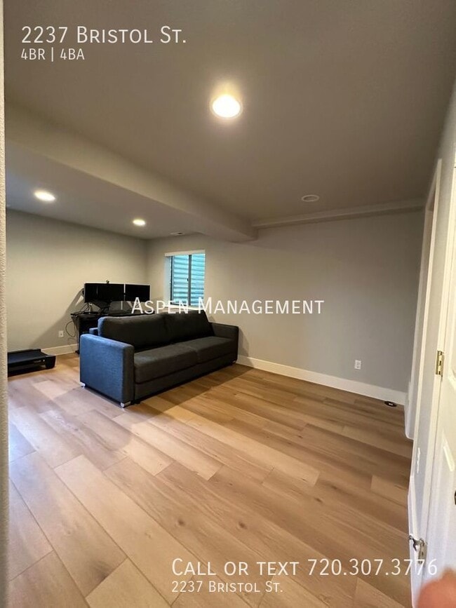 Building Photo - 2237 Bristol St