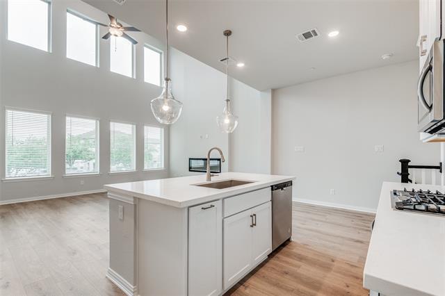 Building Photo - 8343 Challenger Ln