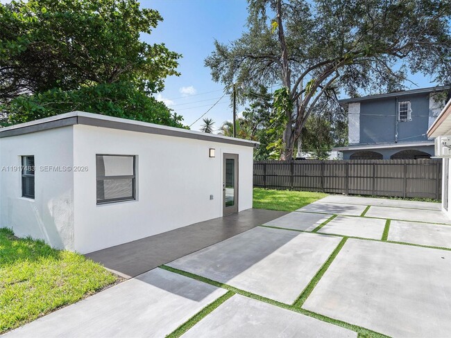 Building Photo - 4020 NW 1st Ave