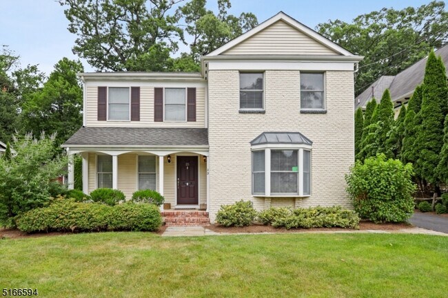 Primary Photo - 23 Ruthven Pl