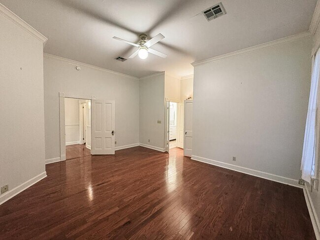 Building Photo - 305 W Brazos St