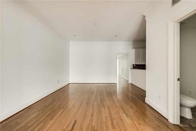 Building Photo - 2885 Woodside St