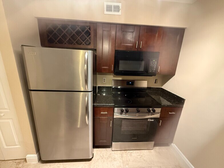 Building Photo - 2871 N Oakland Forest Dr