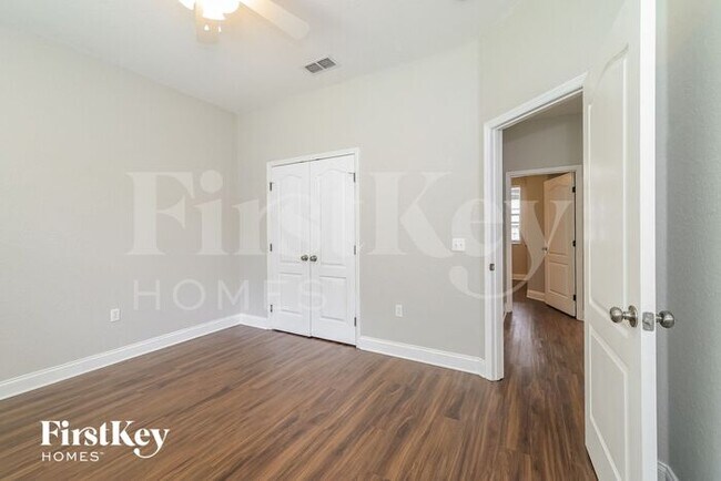 Building Photo - 5920 Buck Run Dr