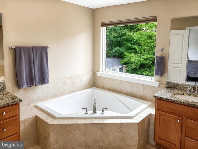 Building Photo - 23017 Holloway Ct