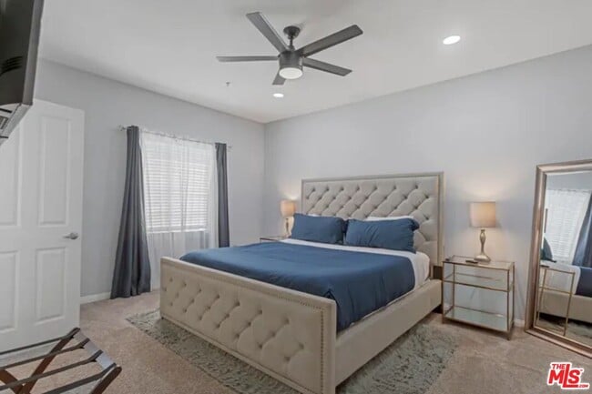 Building Photo - 12032 S Broadway