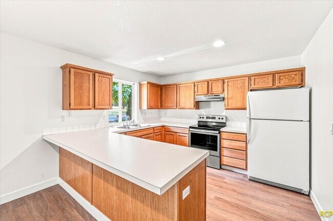 Building Photo - 3978 SW Pinewood Way