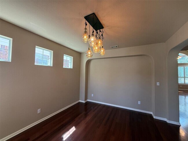 Building Photo - 9301 Castle Pines Dr