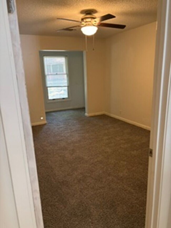 Building Photo - Charming 3 bedroom, 2 bathroom located in the picturesque Hot Springs Village, nearby the Coronad...