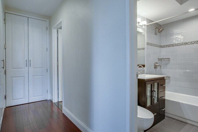 Building Photo - 32 Cherokee St