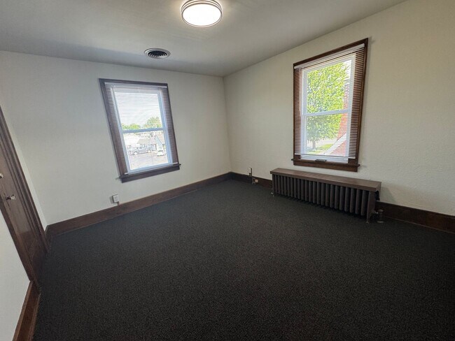 Building Photo - 1728 S 6th St