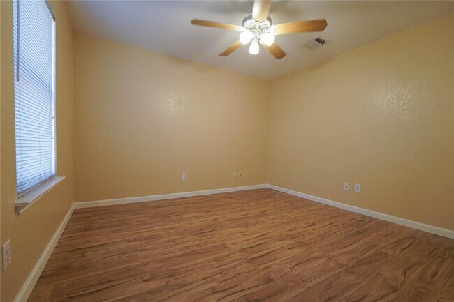 Building Photo - 5520 Alomar Cove