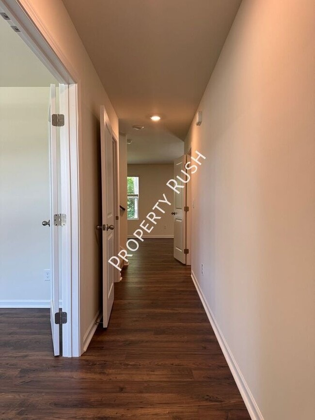 Building Photo - 327 Draft St
