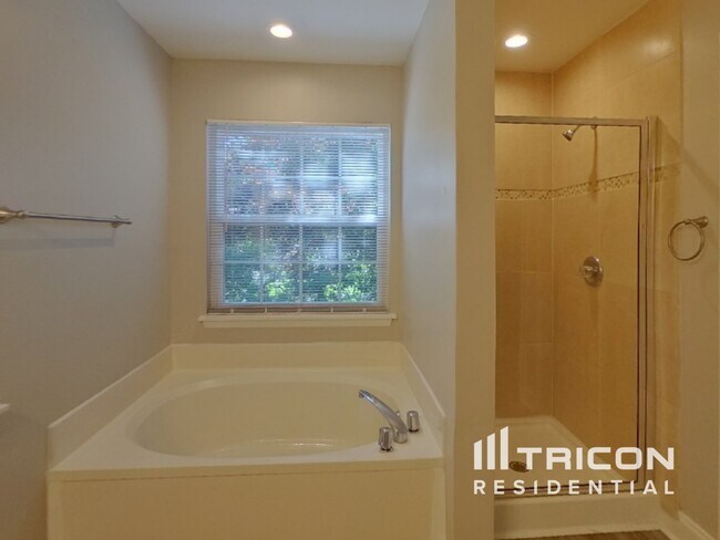 Building Photo - 5604 Bluff Ct