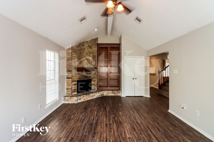 Building Photo - 9631 Orangevale Dr
