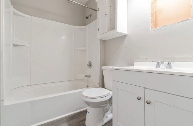 Building Photo - Charming 5 Bedroom/3 Bathroom Home with Large Finished Basement in Catonsville, MD!