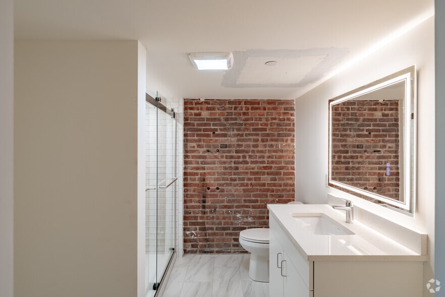 1BR, 1BA - 708SF - Bathroom - The John Kam Malt House