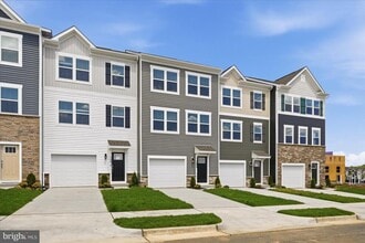 Building Photo - 122 Bowers St