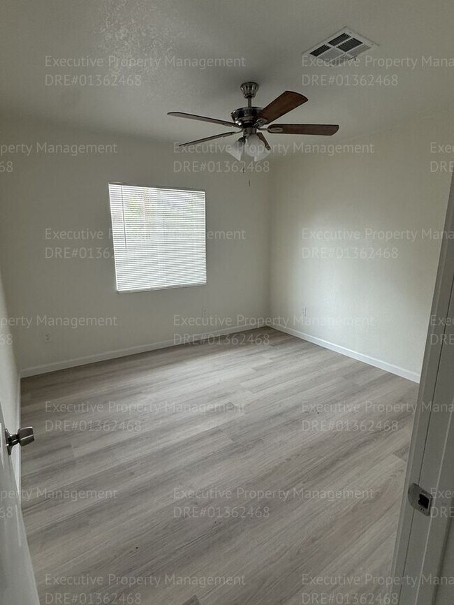 Building Photo - Remodeled 3-bedroom, 2-bath home near Ming Ave/ S. H St