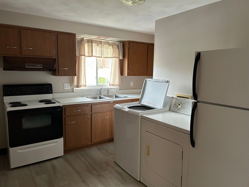 Building Photo - 2718 Stenzel Ave