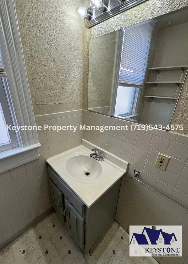 Building Photo - Ground Level, One Bedroom Apartment with A...