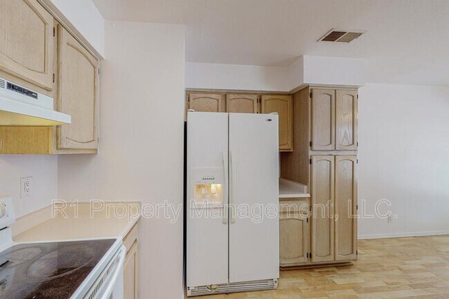 Building Photo - 1729 Chamisa Rd NE