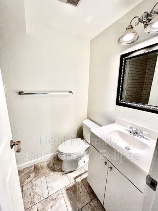 Building Photo - 3854 30th Ave W