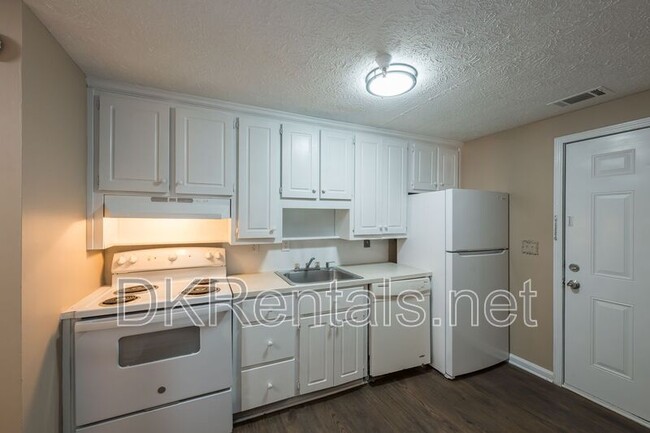 Building Photo - 360 Herndon Way