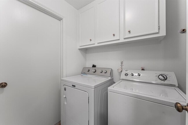 Building Photo - 707 Cascade Creek Dr